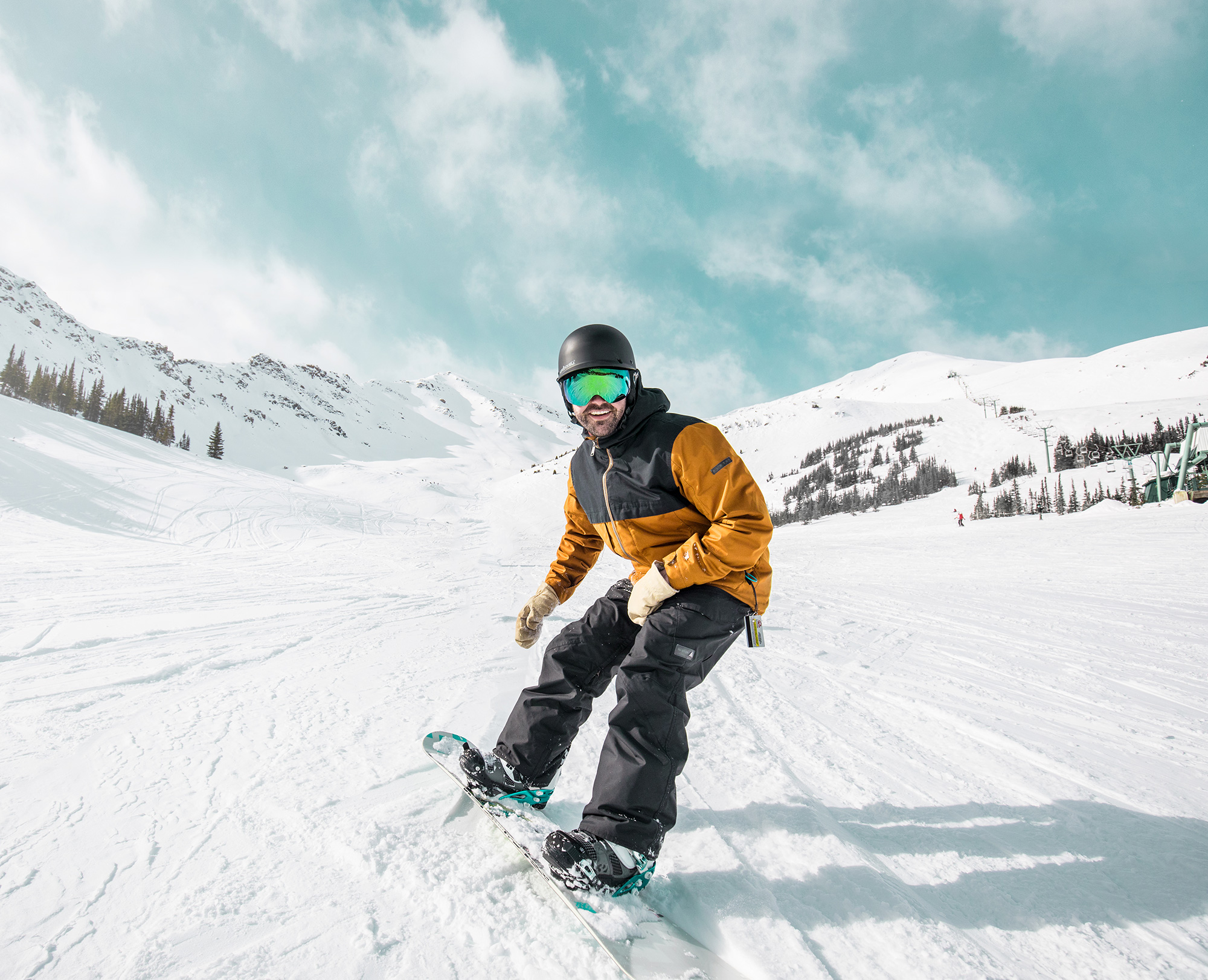 Foto van snowboarder in wintersportgebied Marmot Basin in Canada
